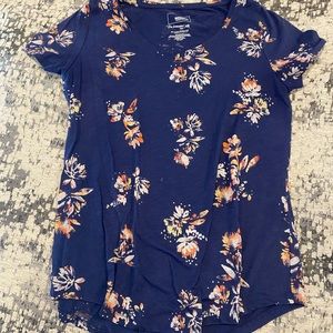 Cute basic tee, navy floral pattern.